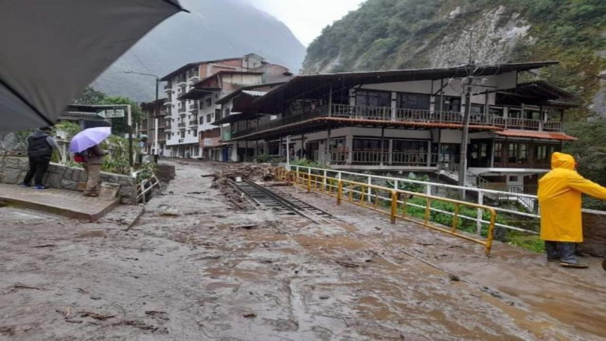 En Per Las Inundaciones Causaron Damnificados Y Fallecidos