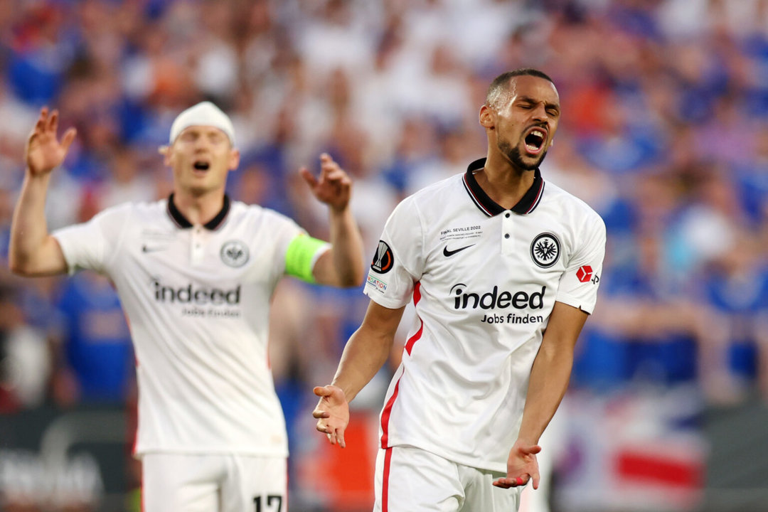SEVILLE, SPAIN - MAY 18: Djibril Sow of Eintracht Frankfurt reacts after a missed chance during the UEFA Europa League final match between Eintracht Frankfurt and Rangers FC at Estadio Ramon Sanchez Pizjuan on May 18, 2022 in Seville, Spain. (Photo by Alex Pantling/Getty Images)
