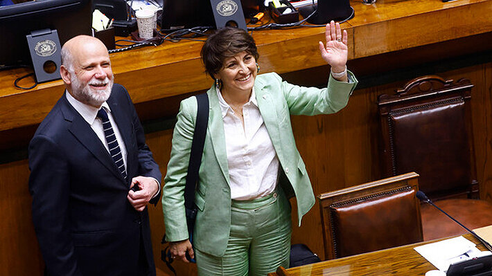 Los ministros de Salud, Ximena Aguilera, y de la Segpres, Álvaro Elizalde, durante la Sesion del Senado. Foto: Aton Chile